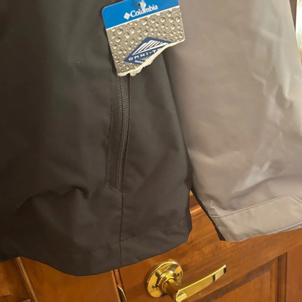 Columbia Gray and Black Ski Jacket - Picture 8 of 16